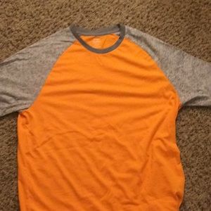 T-shirt brand is old navy. Only bin worn once